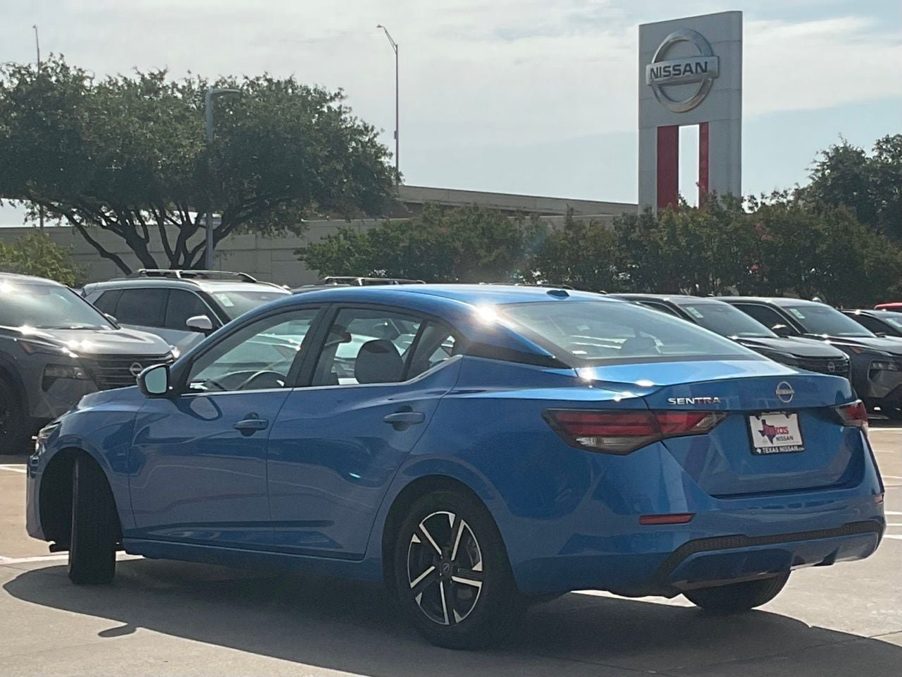 Used 2025 Nissan Sentra SV FWD image 3