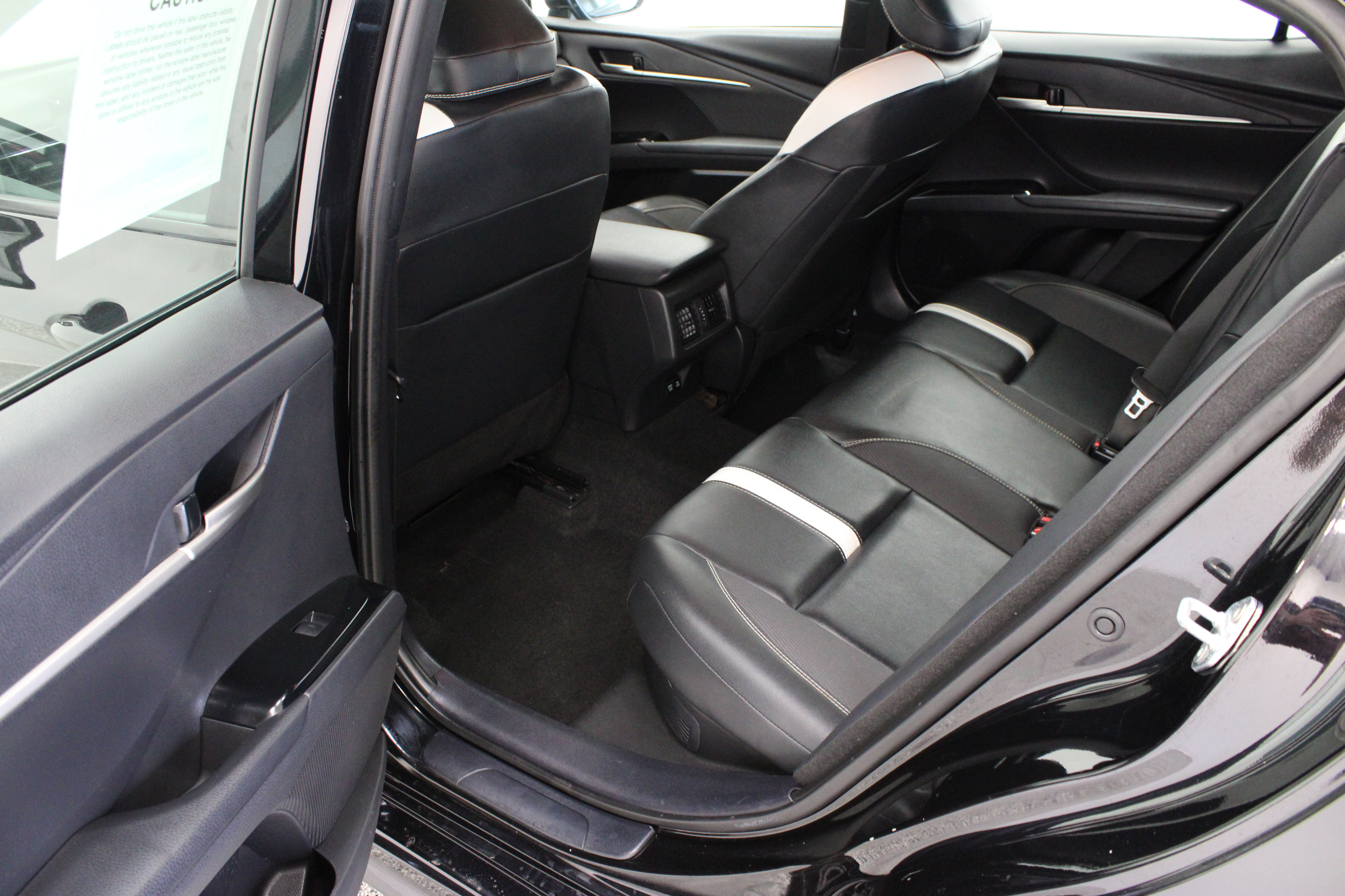 Used 2025 Toyota Camry SE FWD image 27