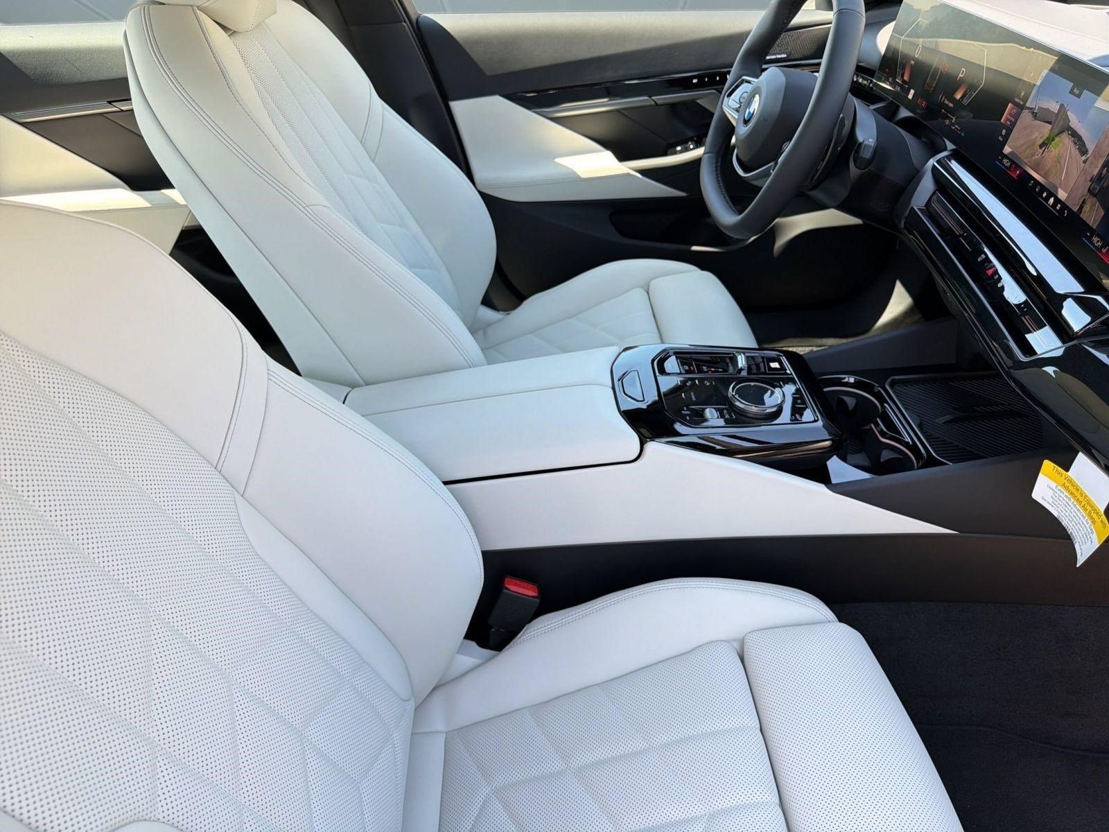 Used 2026 BMW 530i w/ Premium Package RWD image 24