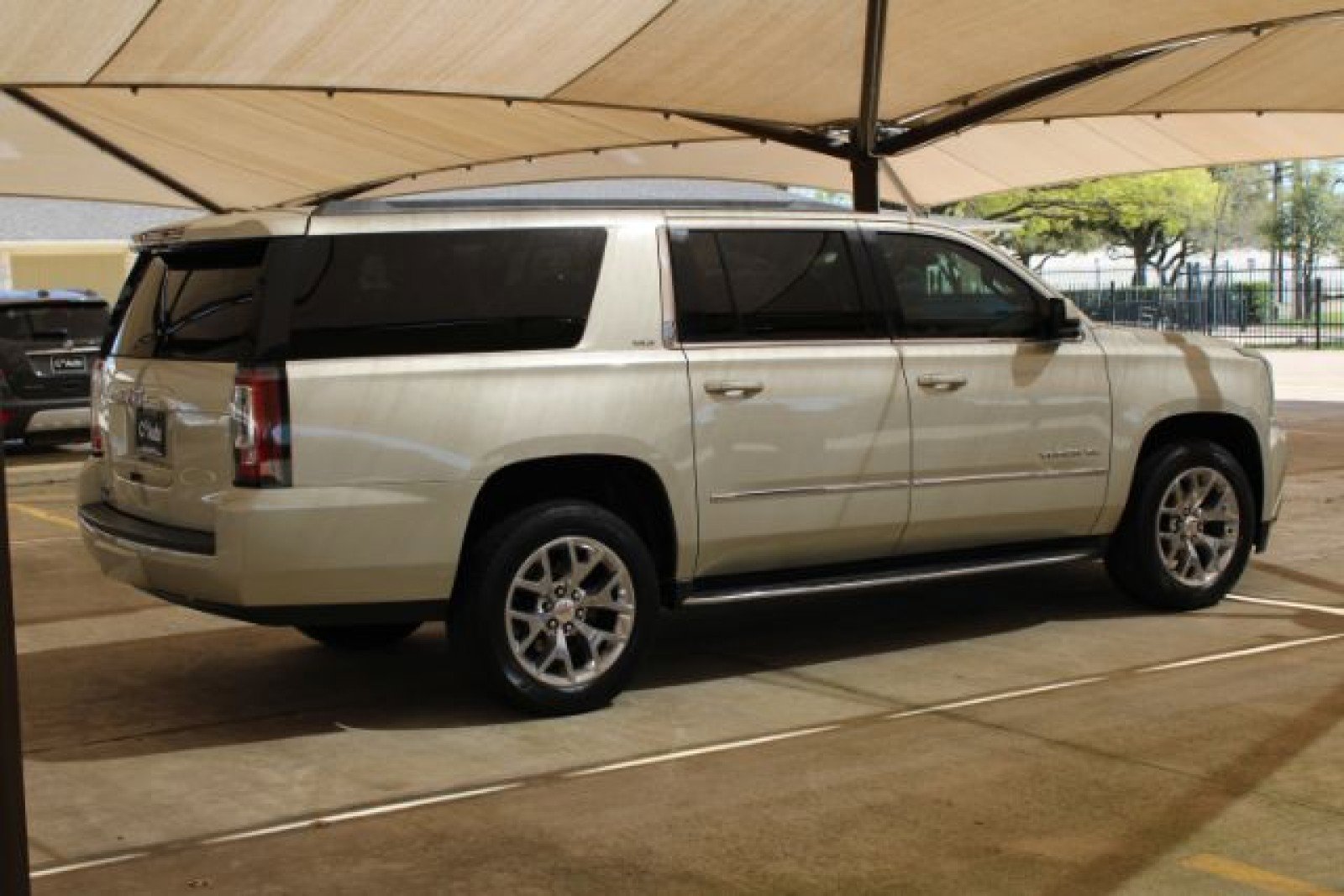Used 2015 GMC Yukon XL SLT w/ Open Road Package image 12