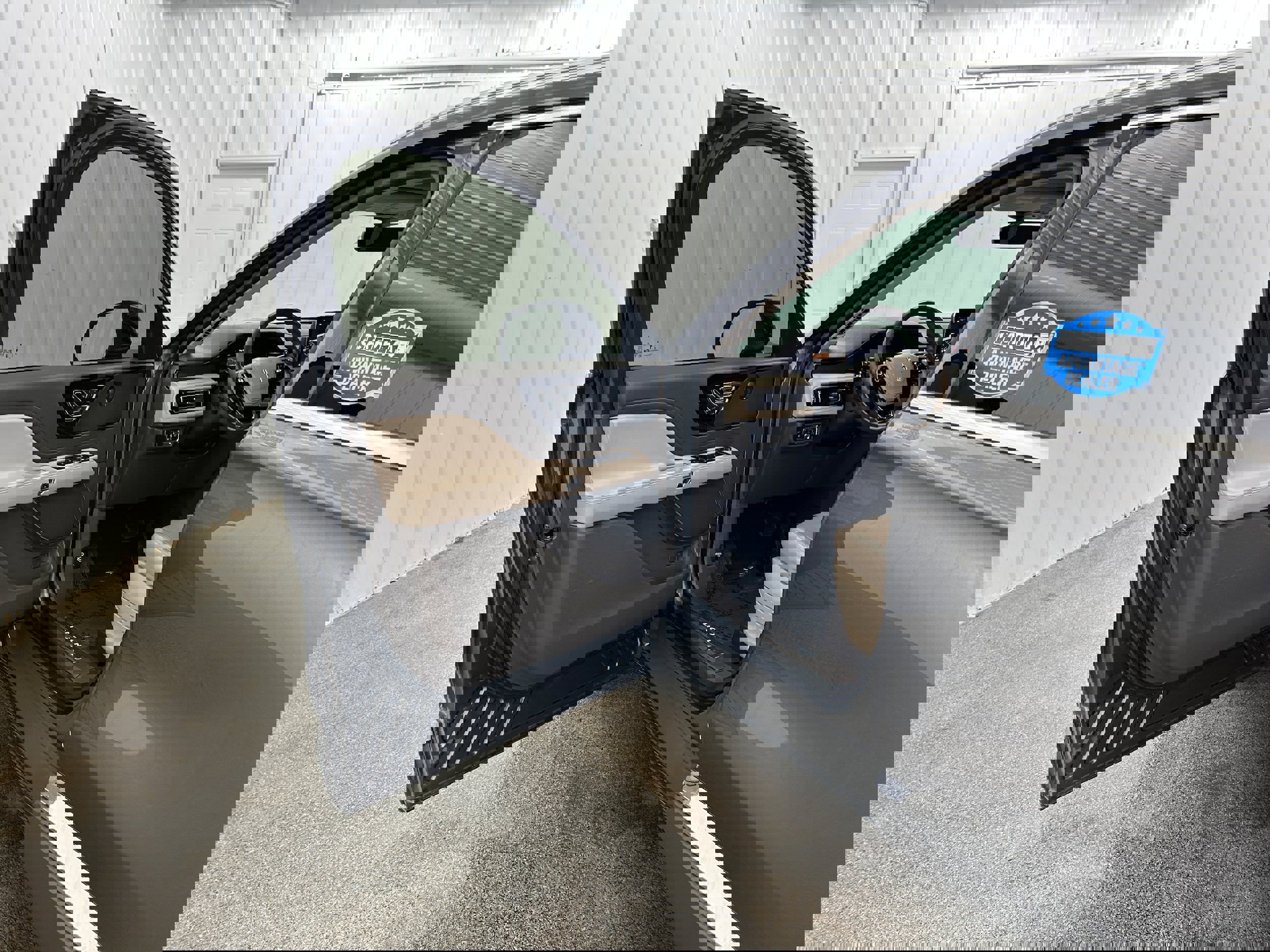 Used 2020 Lincoln Aviator Reserve w/ Class IV Trailer Tow Package image 21