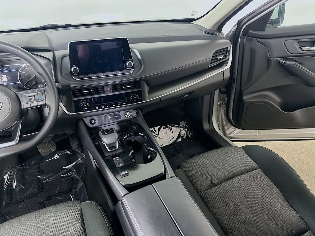 Used 2024 Nissan Rogue SV FWD image 19