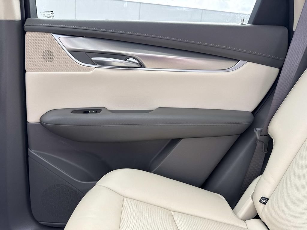 Used 2018 Cadillac XT5 Luxury w/ Driver Awareness Package FWD image 18