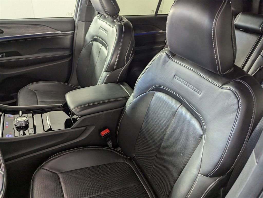 Used 2023 Jeep Grand Cherokee Overland image 12