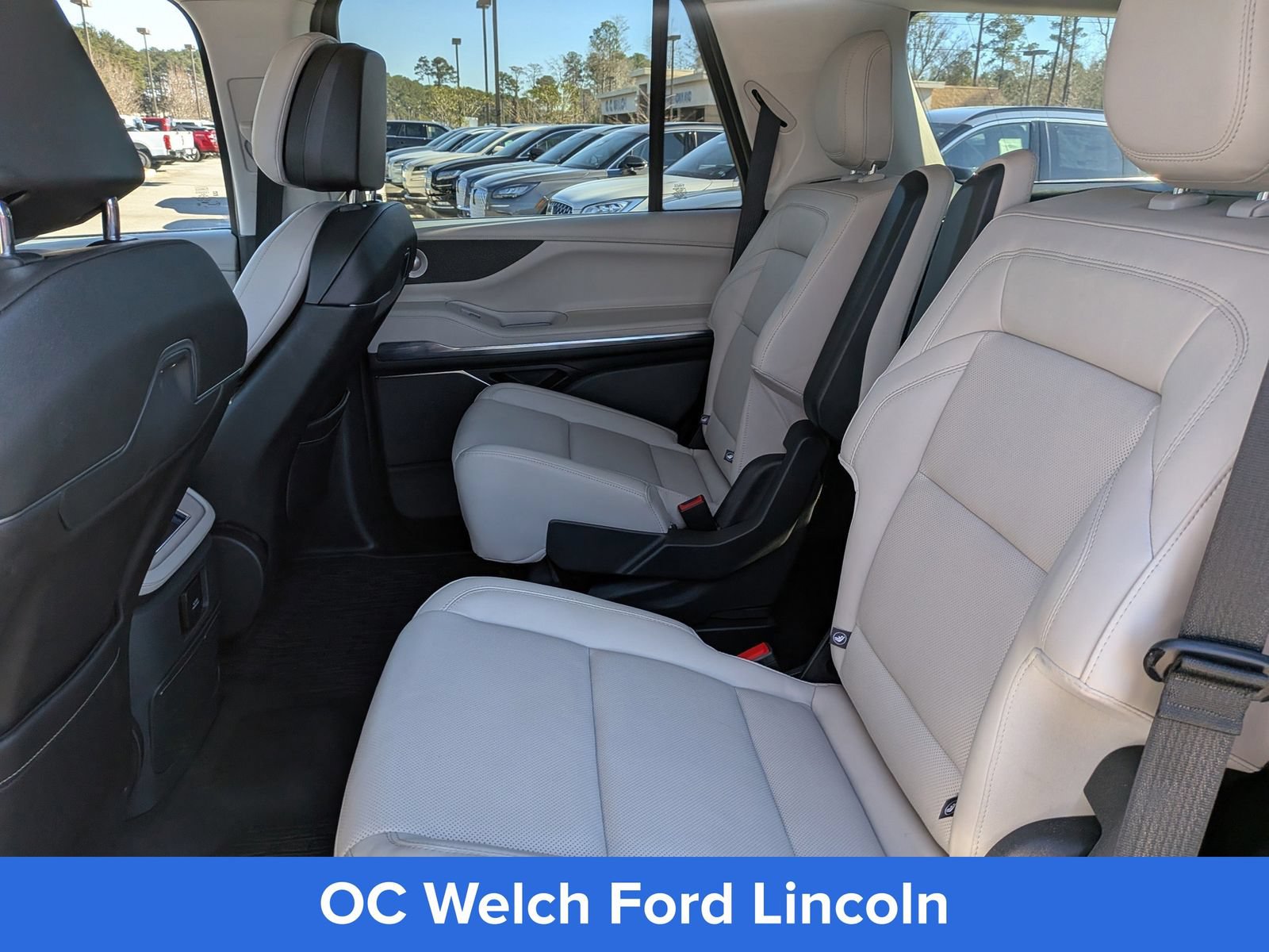 Certified 2025 Lincoln Navigator Reserve AWD/4WD image 17