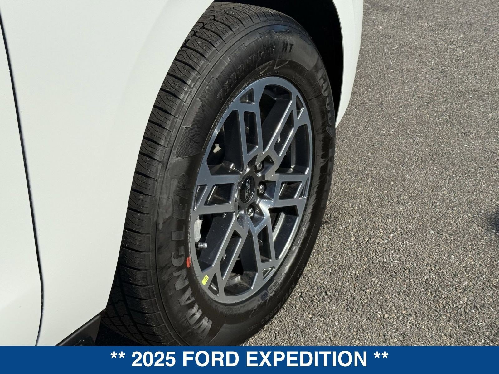 New 2025 Ford Expedition Active RWD image 13