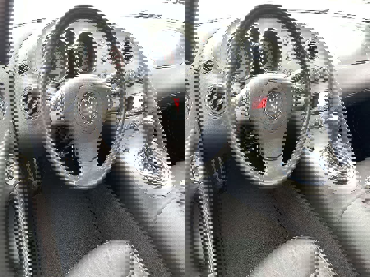 Used 2009 Pontiac Solstice Coupe w/ Premium Package RWD image 11