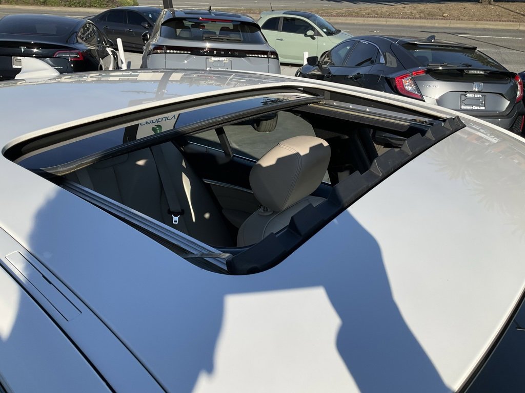 Used 2017 BMW 330e image 59