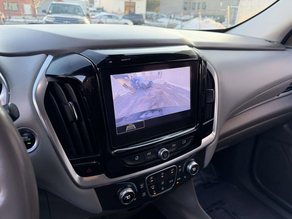 Used 2020 Chevrolet Traverse LT w/ Driver Confidence II Package image 39