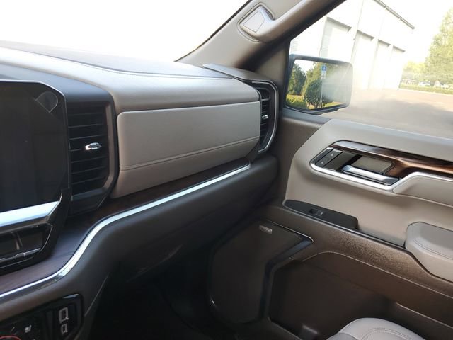 Used 2023 GMC Sierra 1500 SLT w/ SLT Premium Plus Package AWD/4WD image 27