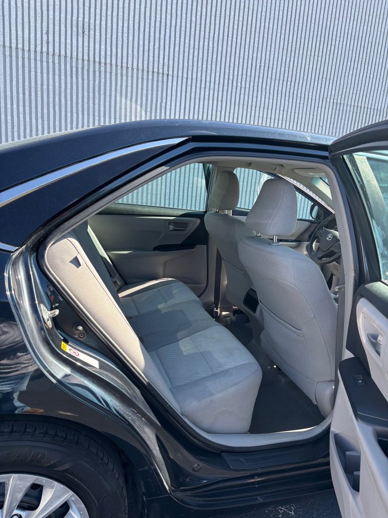 Used 2015 Toyota Camry LE image 10
