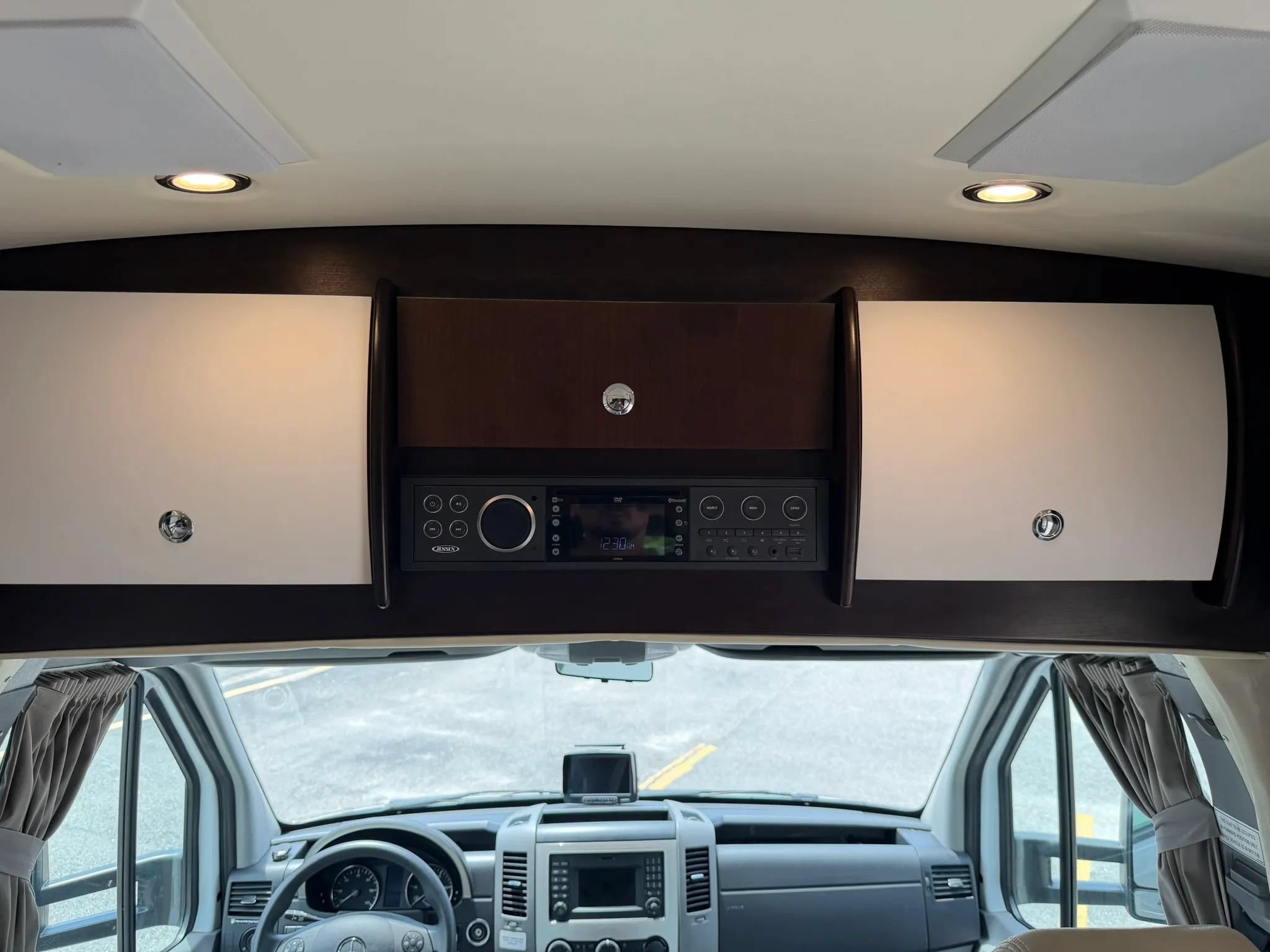 Used 2015 Mercedes-Benz Sprinter 3500 image 32