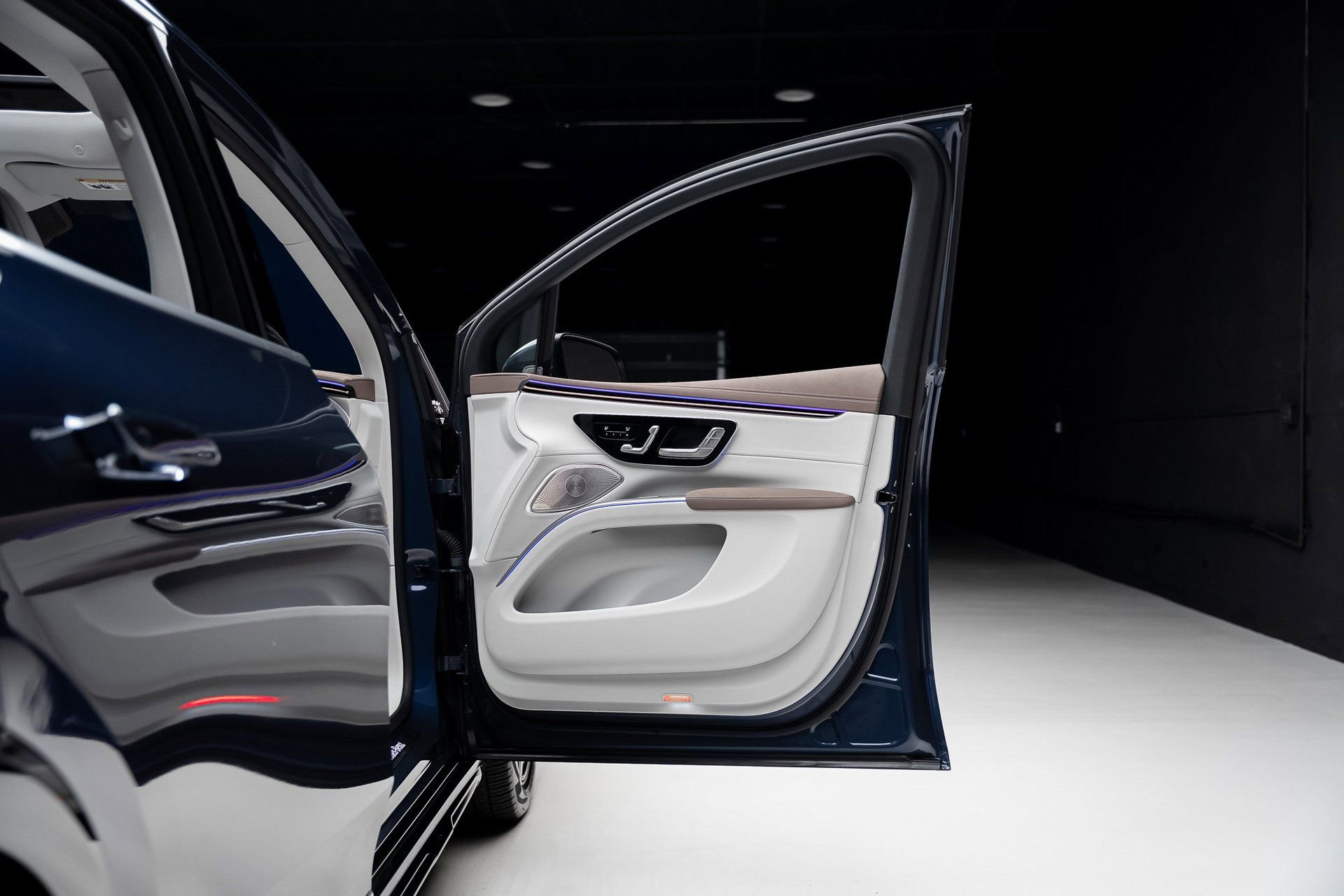 Used 2023 Mercedes-Benz EQS 450+ 4MATIC SUV w/ AMG Line Exterior Package image 57