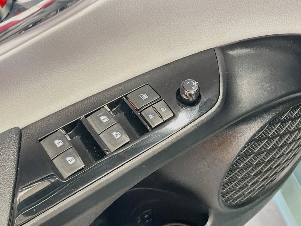 Used 2017 Toyota Prius Four FWD image 18