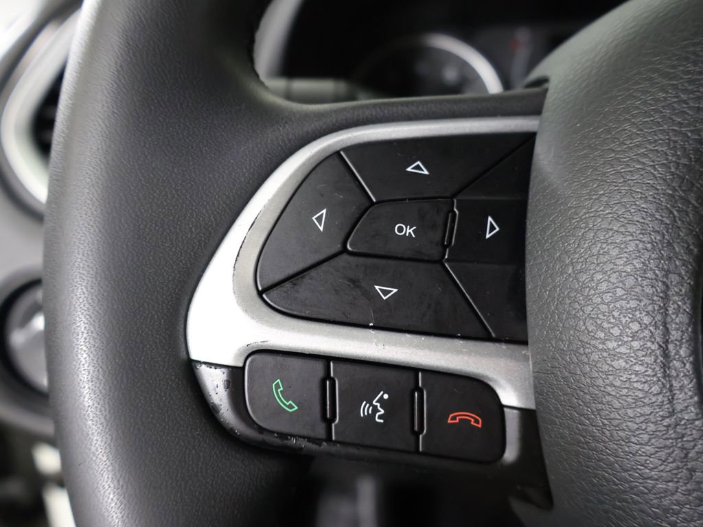 Used 2019 Jeep Renegade Latitude FWD image 36