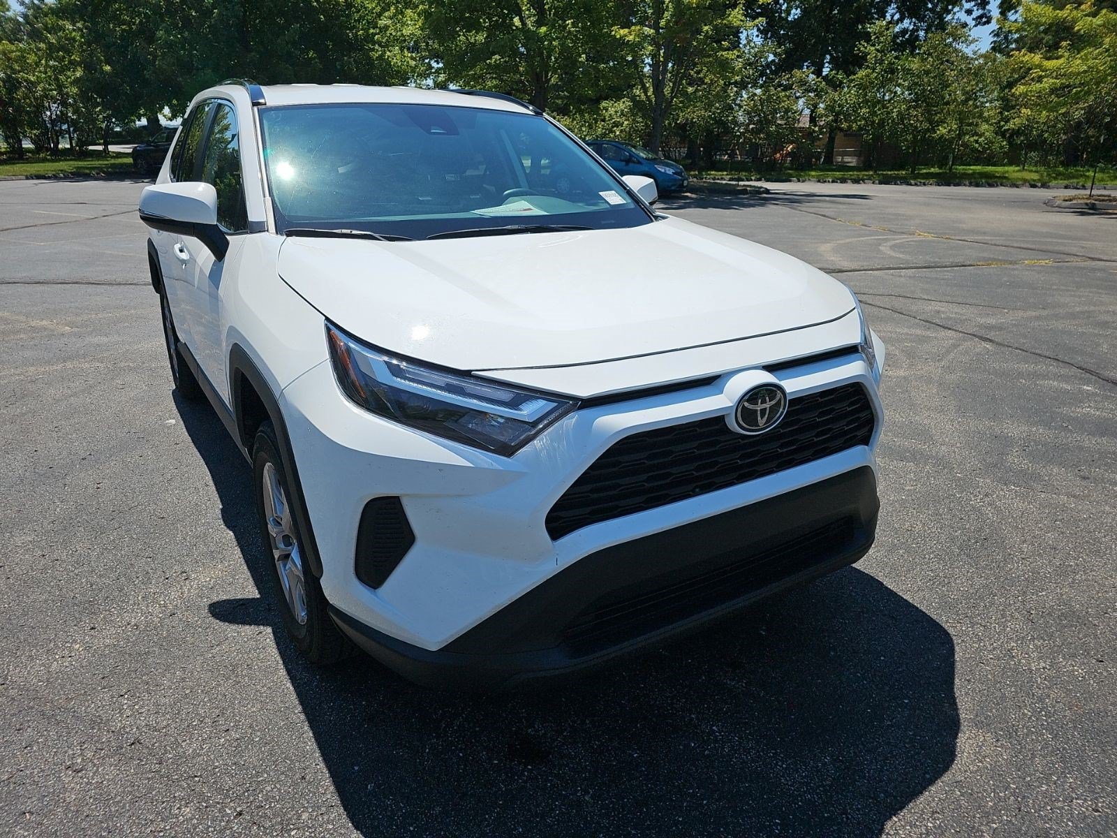 Used 2025 Toyota RAV4 XLE AWD/4WD image 8