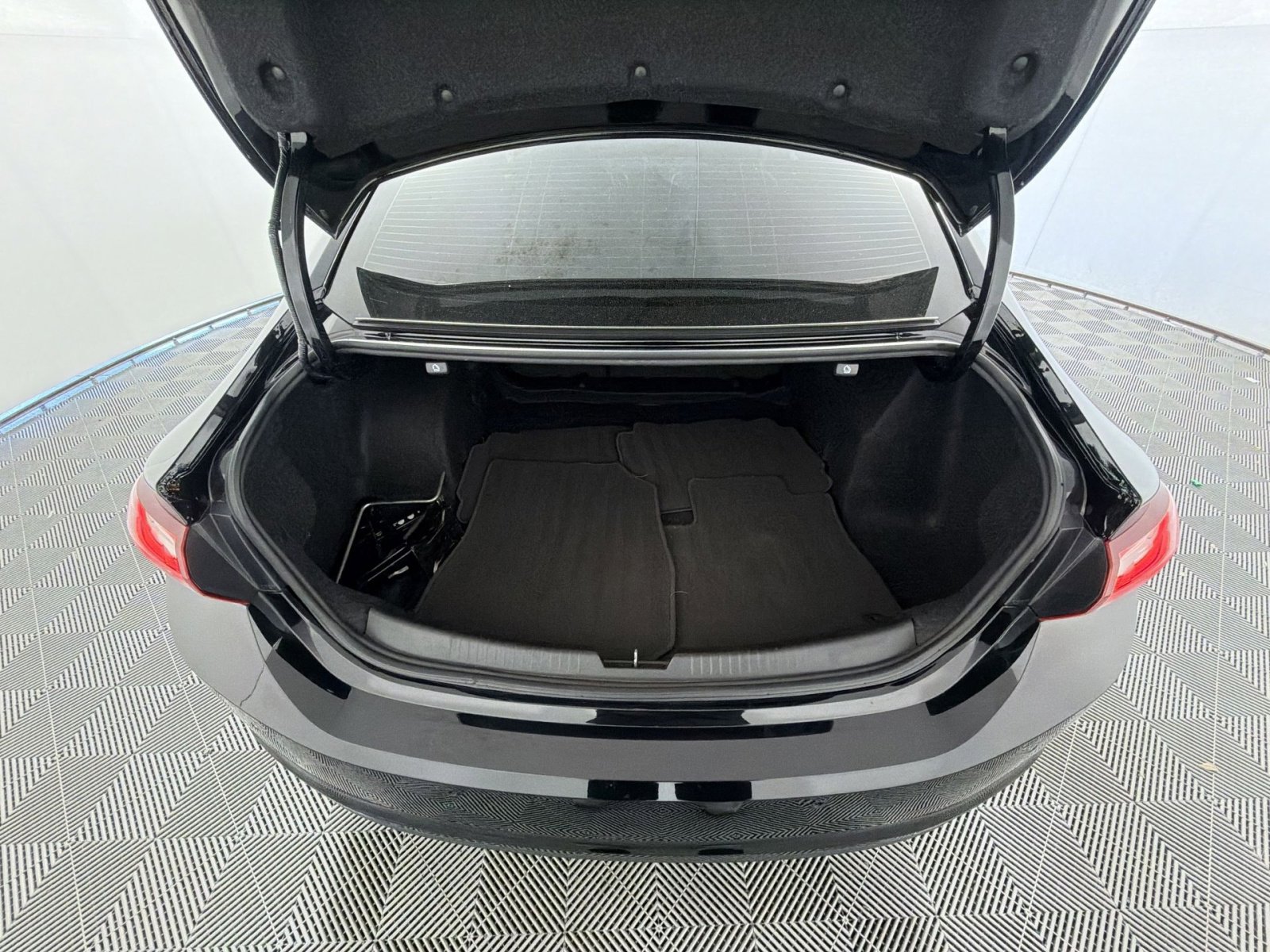 Used 2022 Chevrolet Malibu LT image 25
