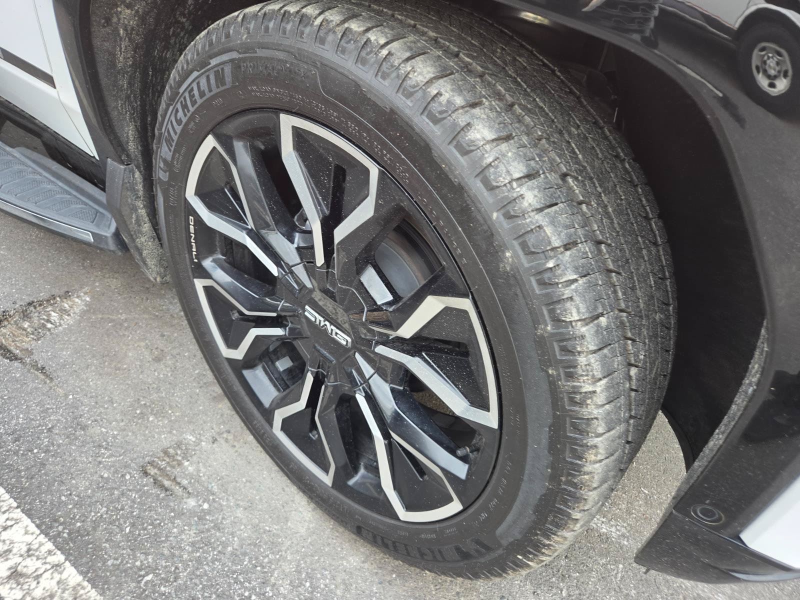 Used 2025 GMC Sierra EV Denali AWD/4WD image 4