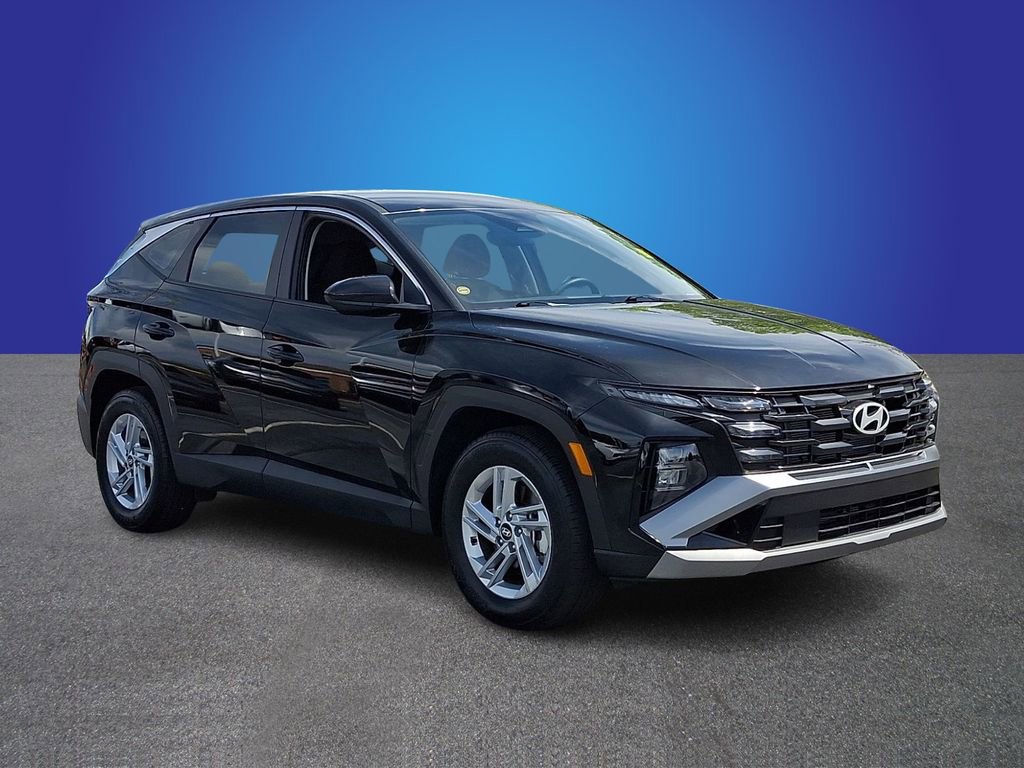 Used 2025 Hyundai Tucson SE image 3