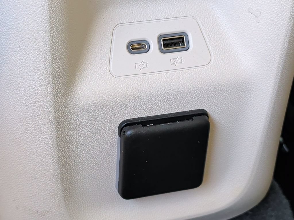 Used 2023 Buick Envision Avenir AWD/4WD image 32
