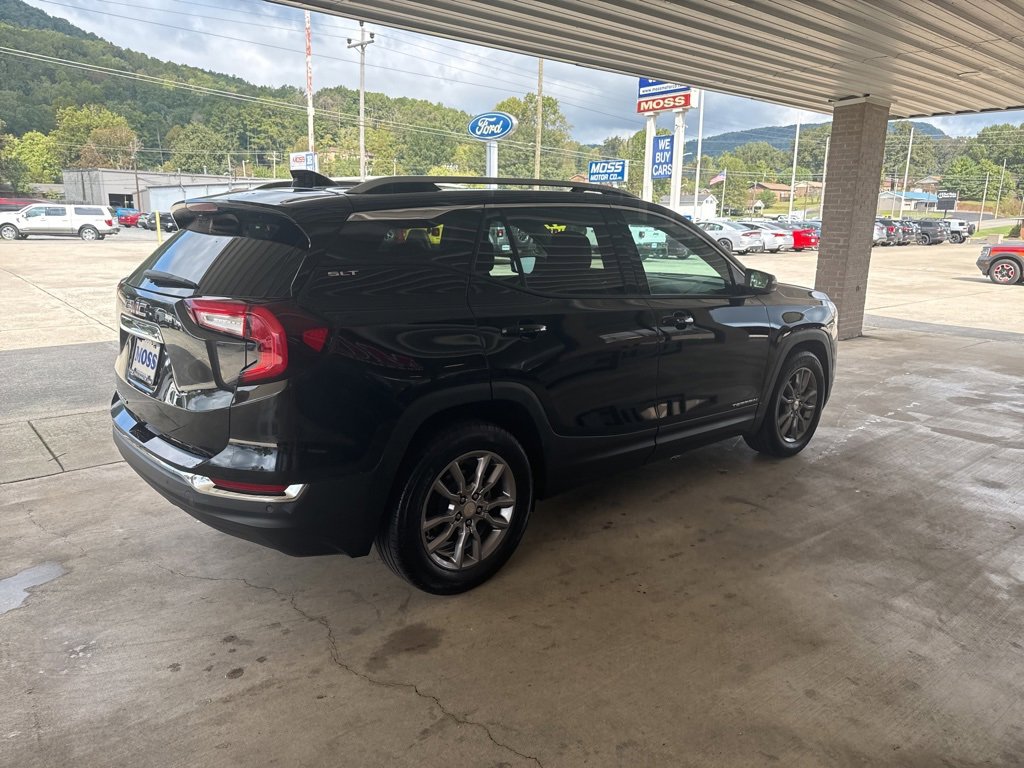 Used 2022 GMC Terrain SLT w/ Infotainment Package II image 4