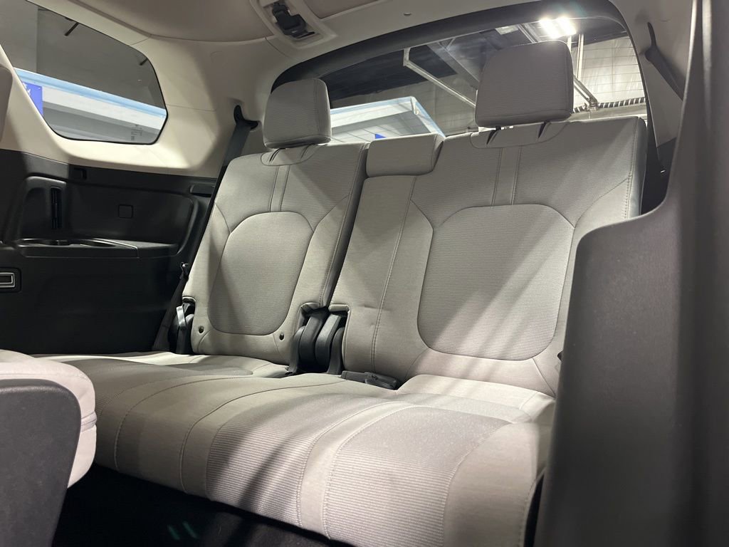 Used 2023 Honda Pilot LX image 34