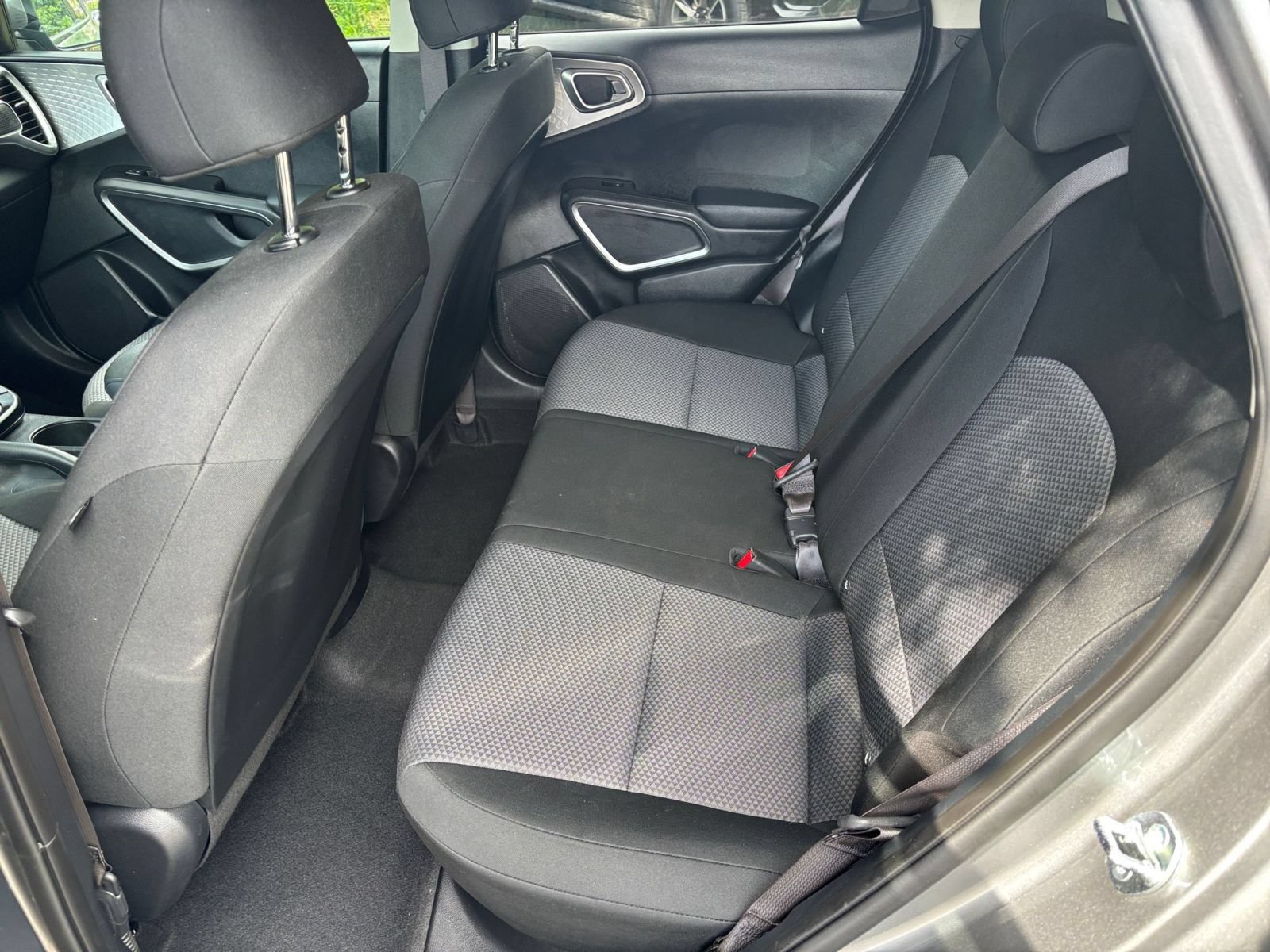 Used 2025 Kia Soul LX w/ LX Technology Package FWD image 24