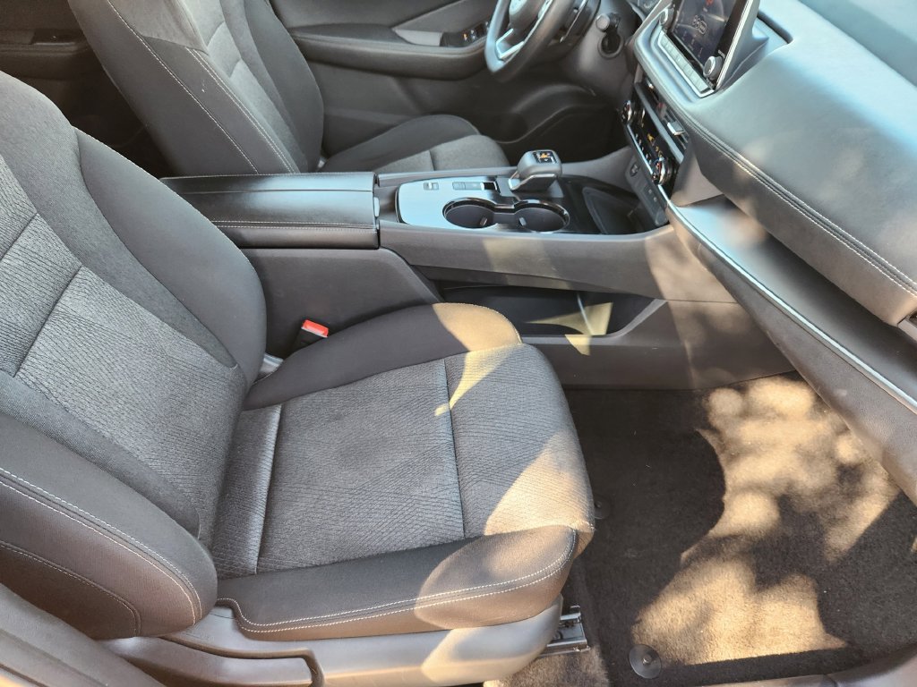 Used 2024 Nissan Rogue SV FWD image 11