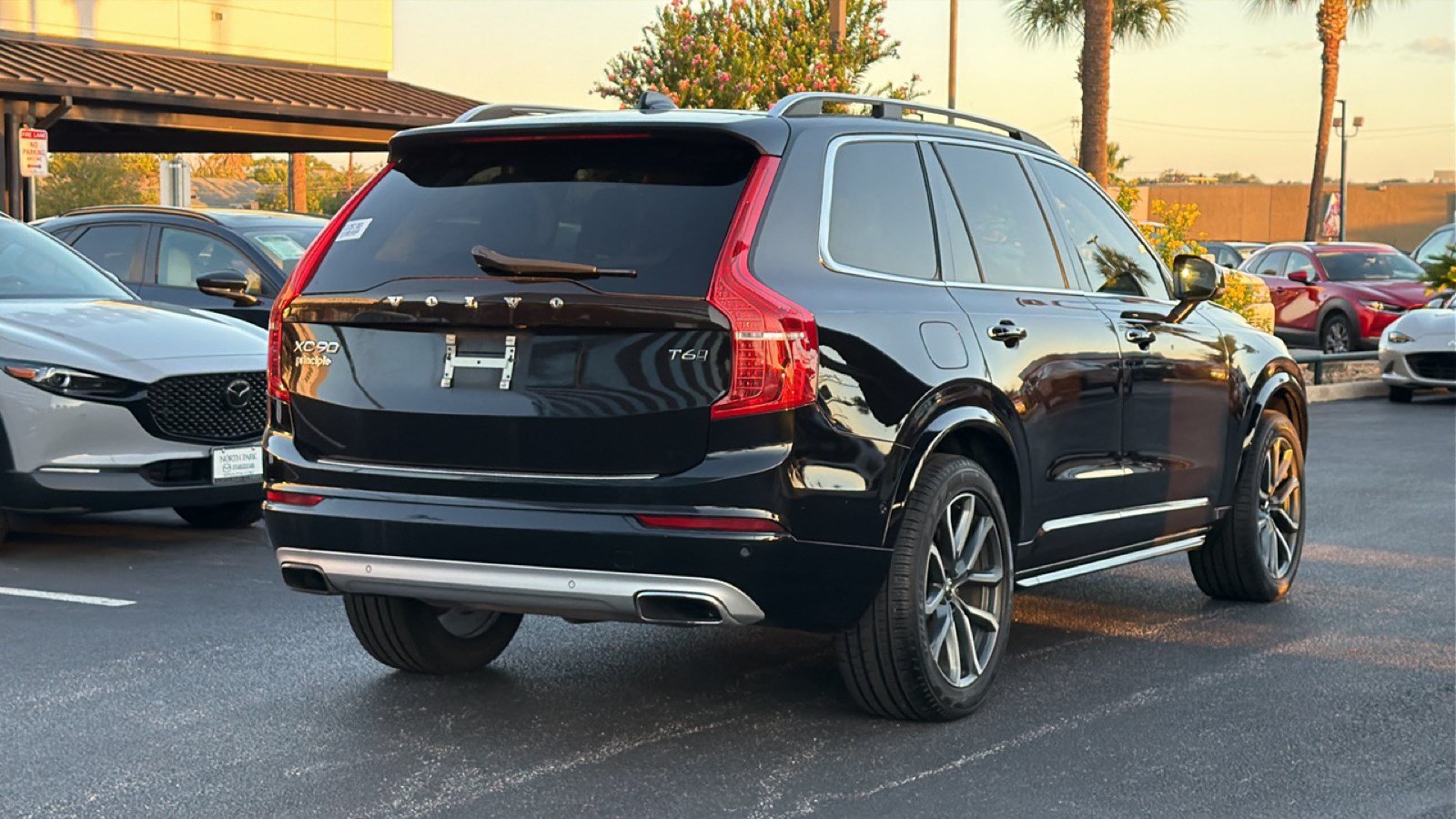 Used 2016 Volvo XC90 T6 Momentum w/ Momentum Plus Package AWD/4WD image 4