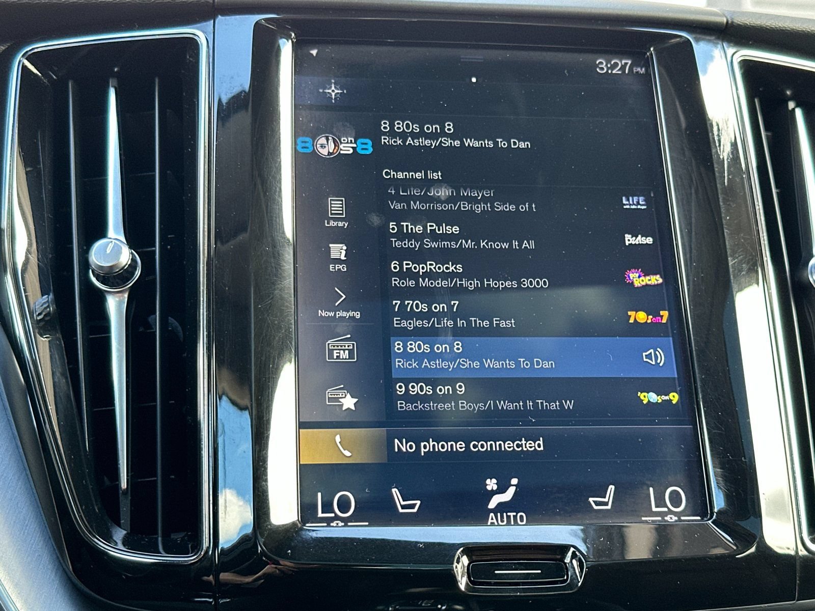 Used 2019 Volvo XC60 T6 Momentum w/ Multimedia Package AWD/4WD image 20