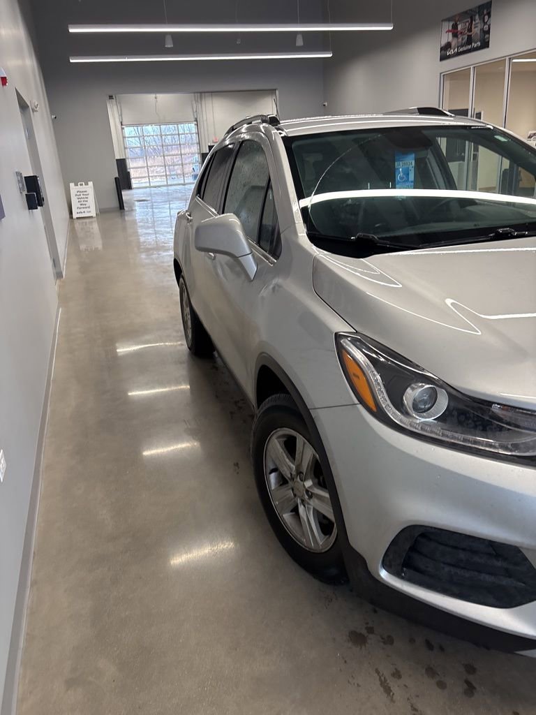 Used 2020 Chevrolet Trax LT w/ LT Convenience Package image 3