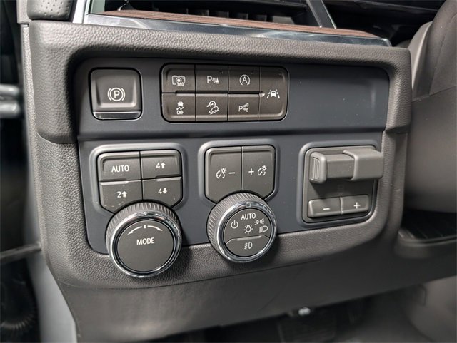 New 2026 Chevrolet Suburban Premier image 21