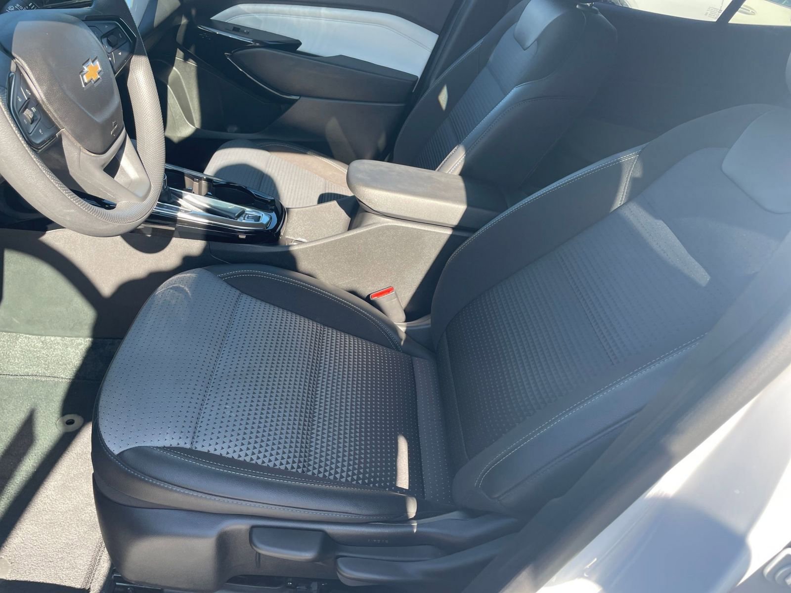 Used 2025 Chevrolet Trax LT image 34