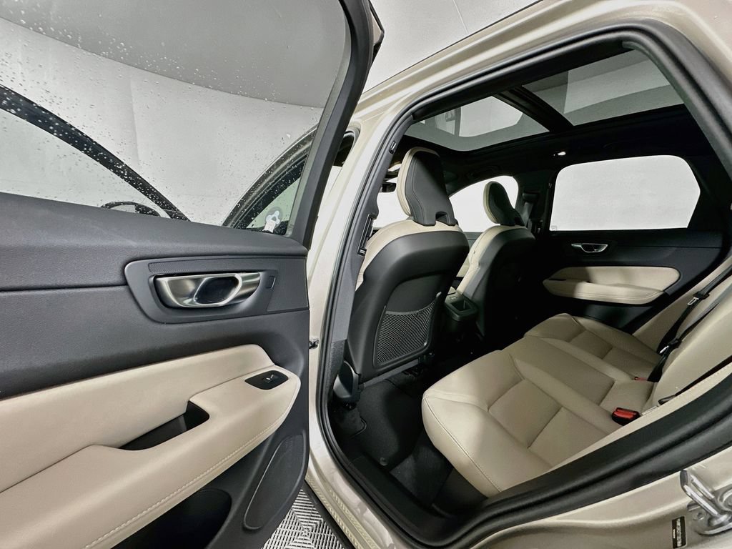 Used 2026 Volvo XC60 B5 Plus w/ Protection Package Premier AWD/4WD image 17
