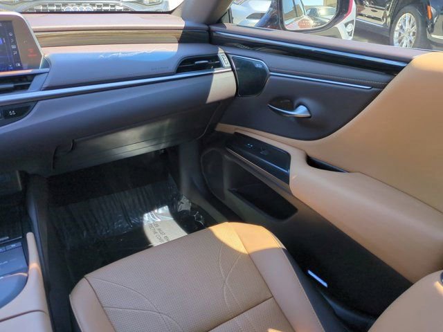 Used 2019 Lexus ES 300h Ultra Luxury w/ Accessory Package 2 image 15