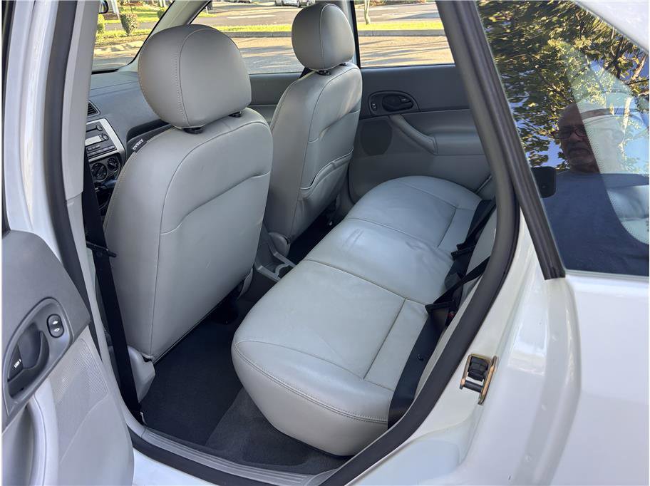 Used 2005 Ford Focus SES FWD image 10