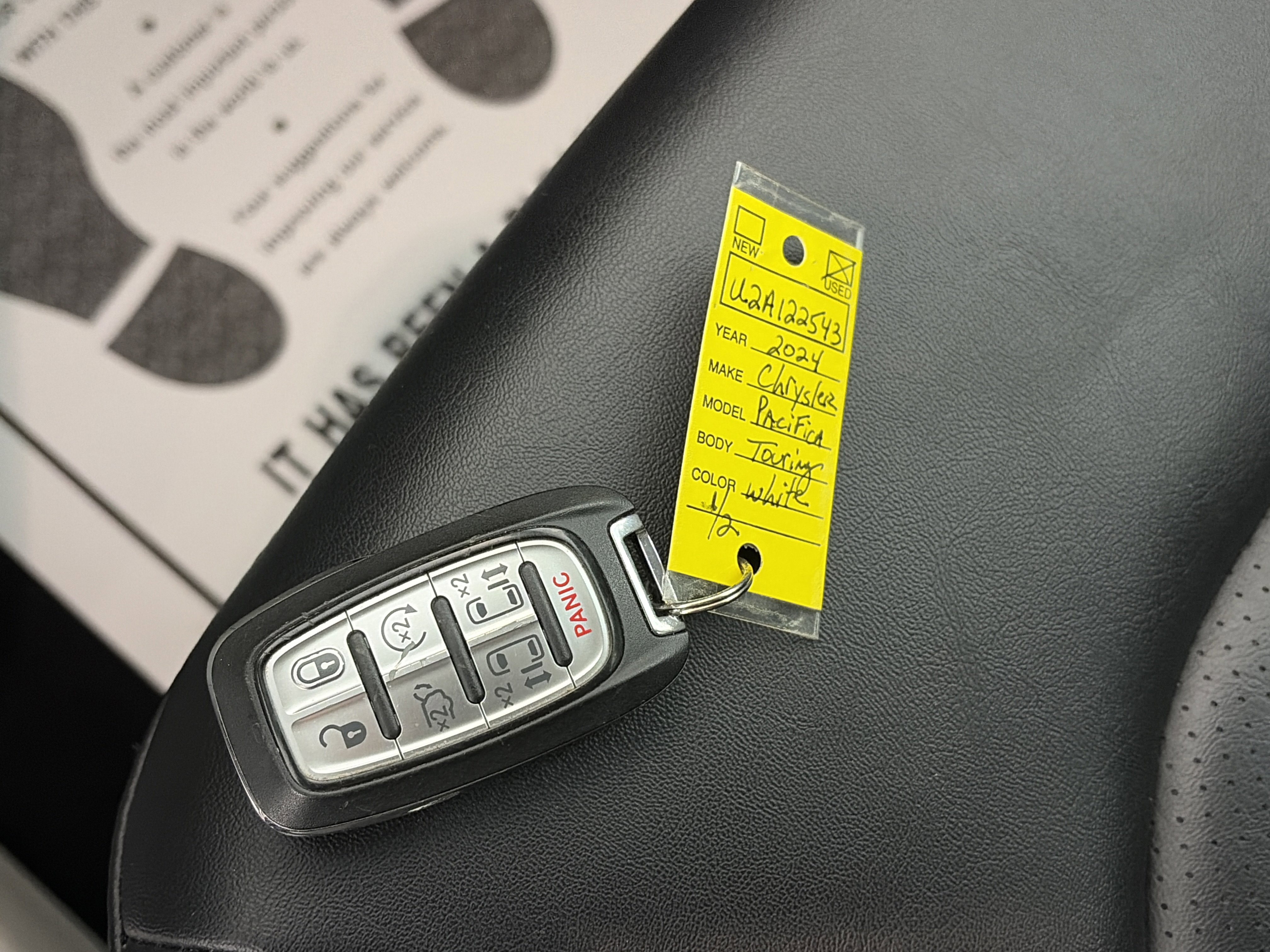 Used 2024 Chrysler Pacifica Touring-L image 30