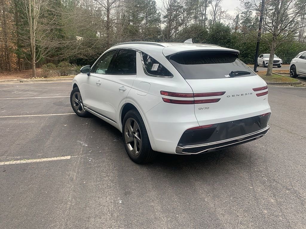 Used 2026 Genesis GV70 2.5T Select image 3