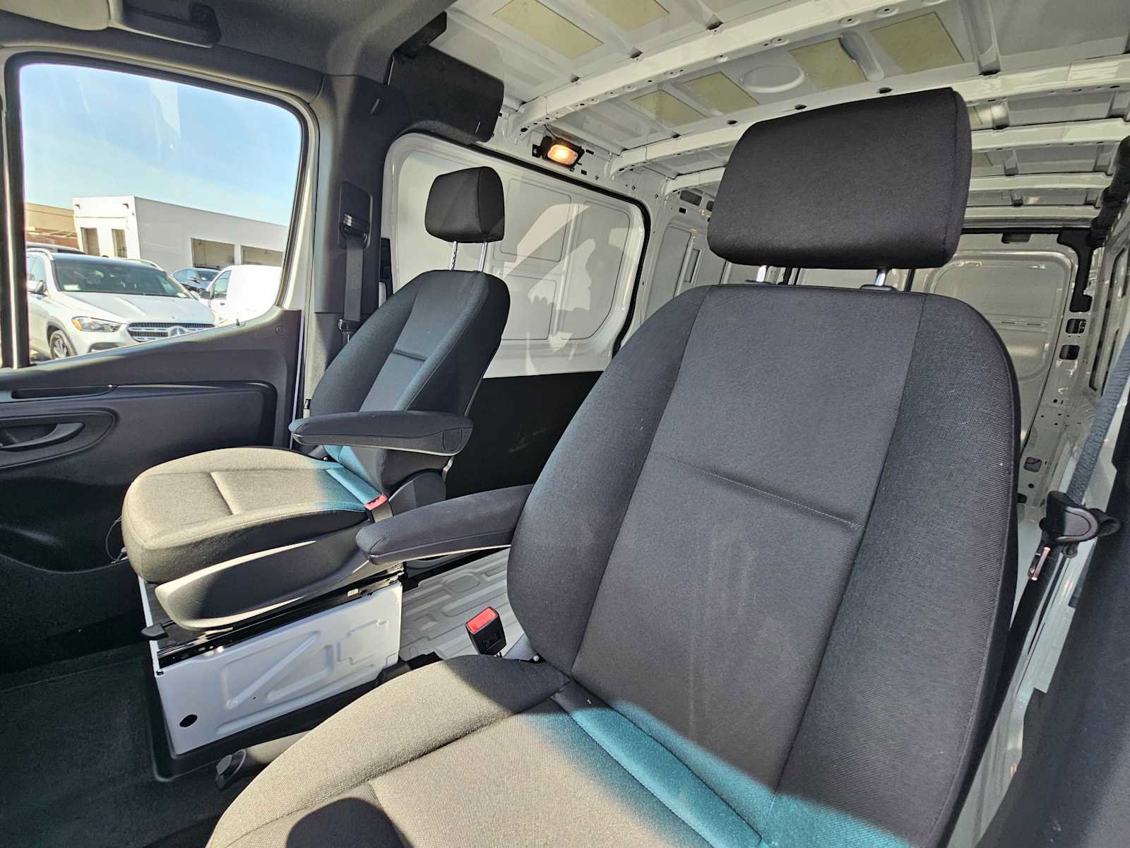 Used 2025 Mercedes-Benz Sprinter 2500 image 21