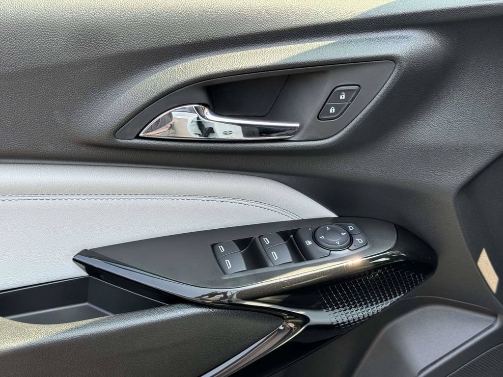 New 2026 Chevrolet Trax LT w/ Driver Confidence Package FWD image 19