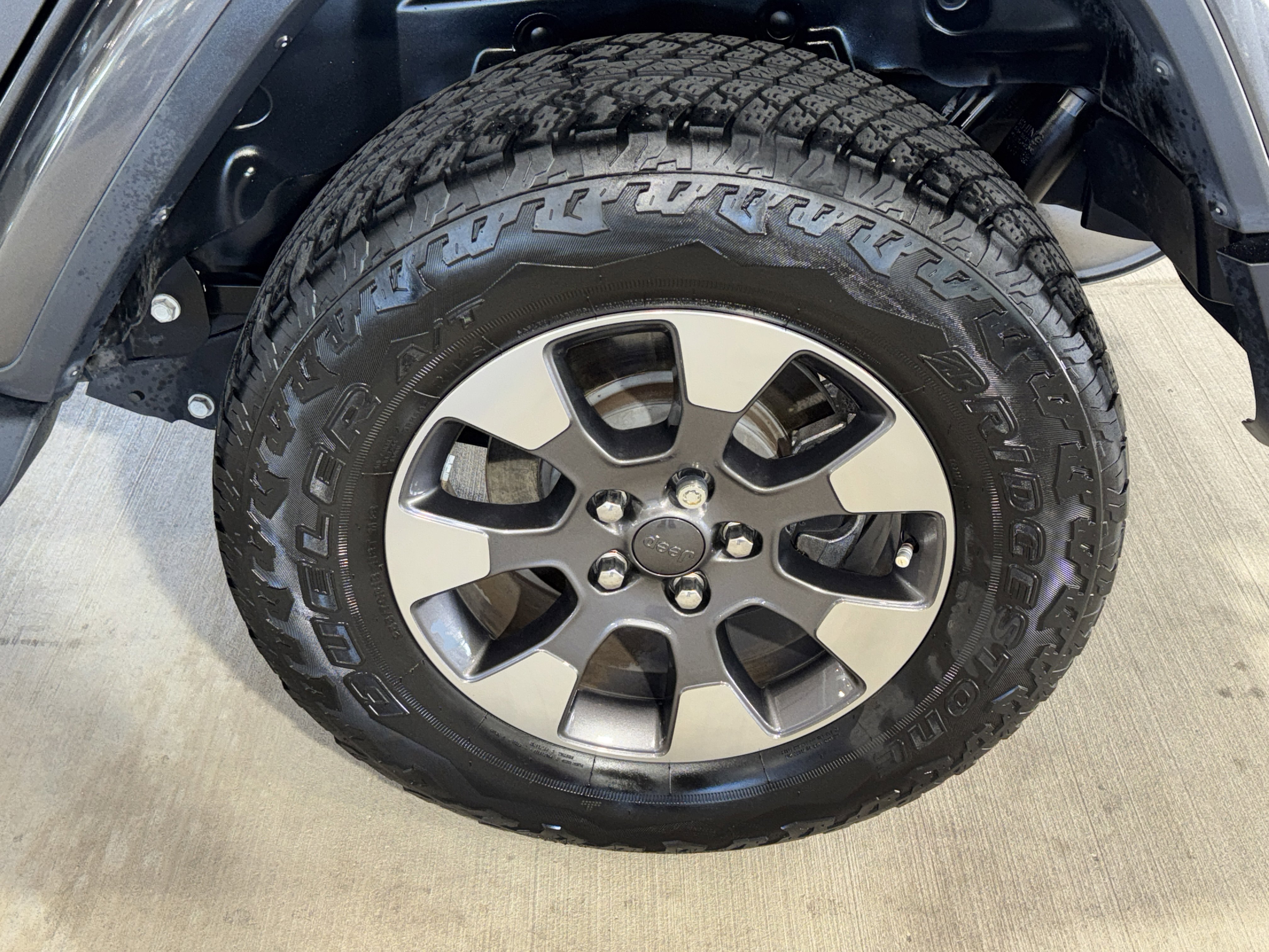 Used 2019 Jeep Wrangler Unlimited Sahara image 34