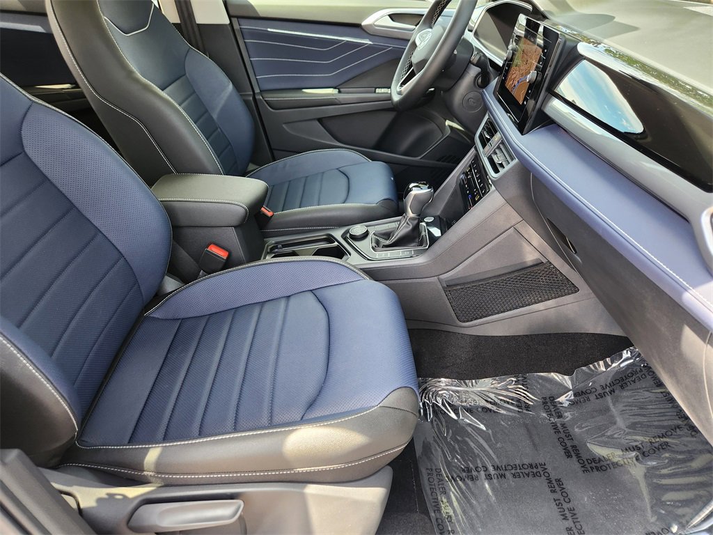 New 2025 Volkswagen Taos SEL image 18