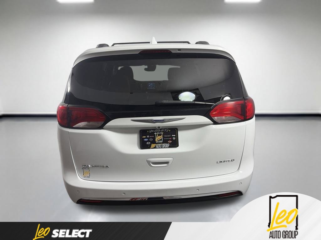 Used 2019 Chrysler Pacifica Limited w/ Tire & Wheel Group FWD image 7