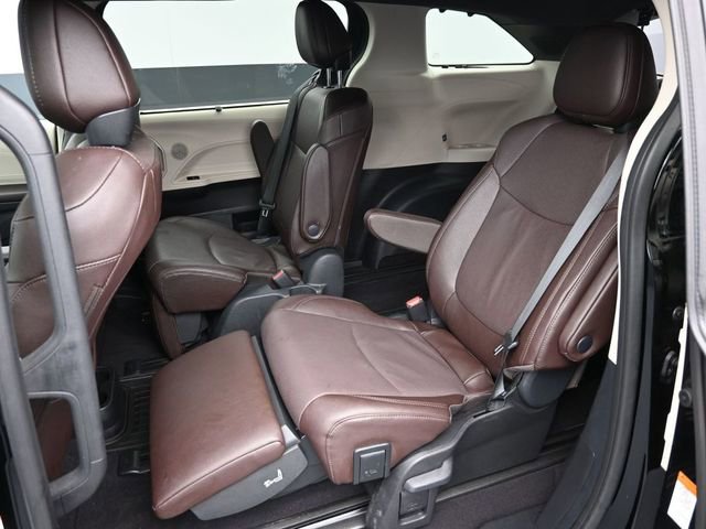Certified 2024 Toyota Sienna Platinum image 34