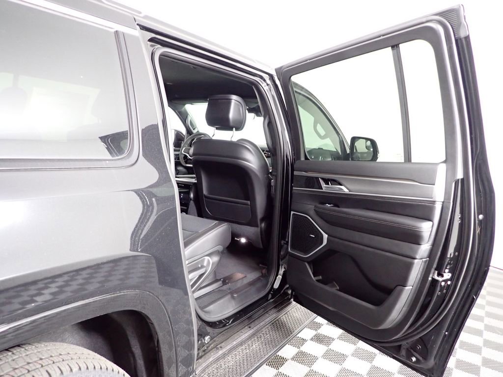 New 2026 Jeep Grand Wagoneer L 4WD image 40