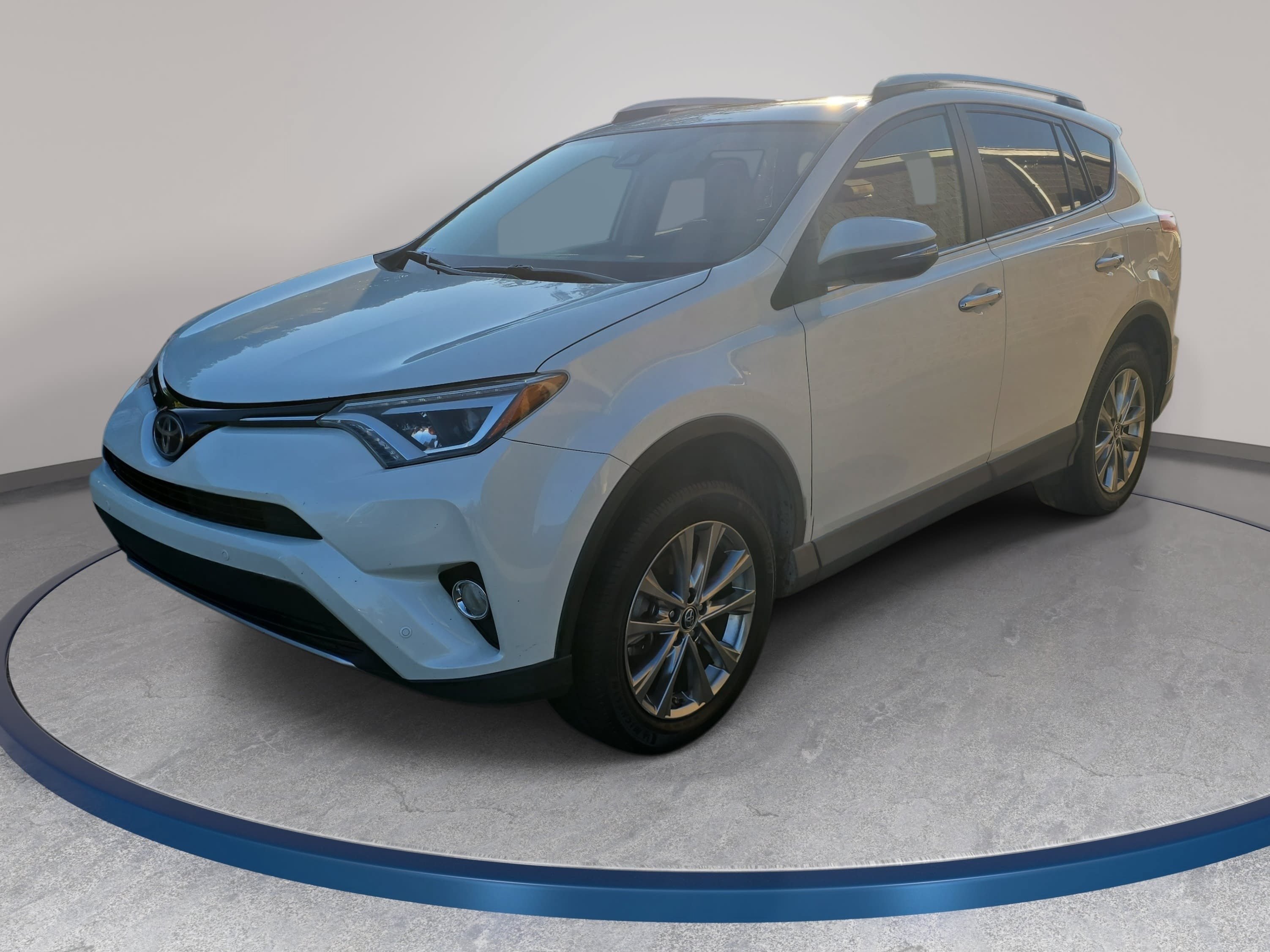 Used 2016 Toyota RAV4 Limited FWD image 1