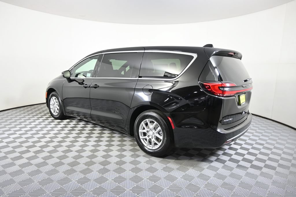 New 2027 Chrysler Pacifica Select FWD image 4