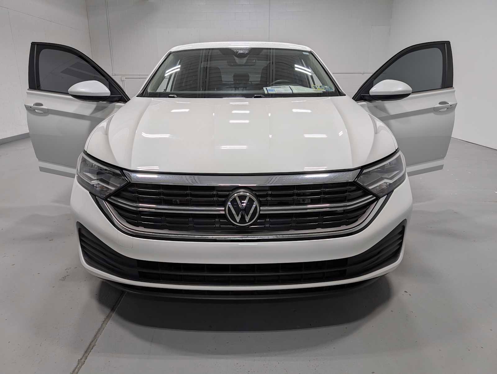 Used 2024 Volkswagen Jetta SE image 15