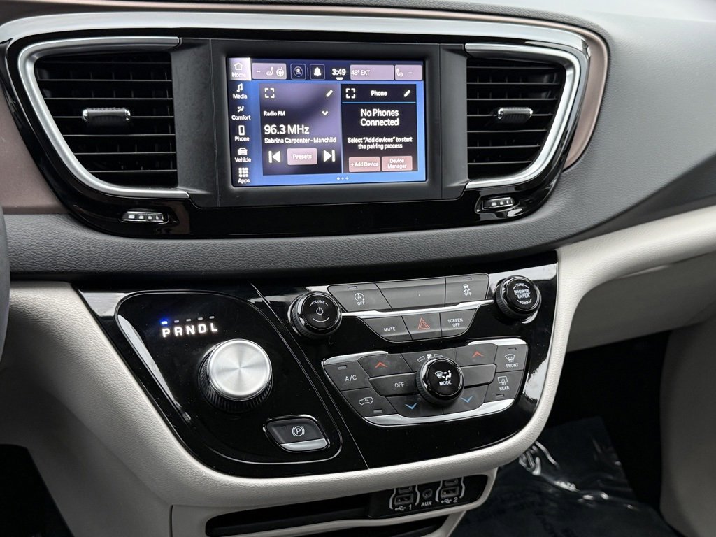 Used 2024 Chrysler Voyager LX image 16