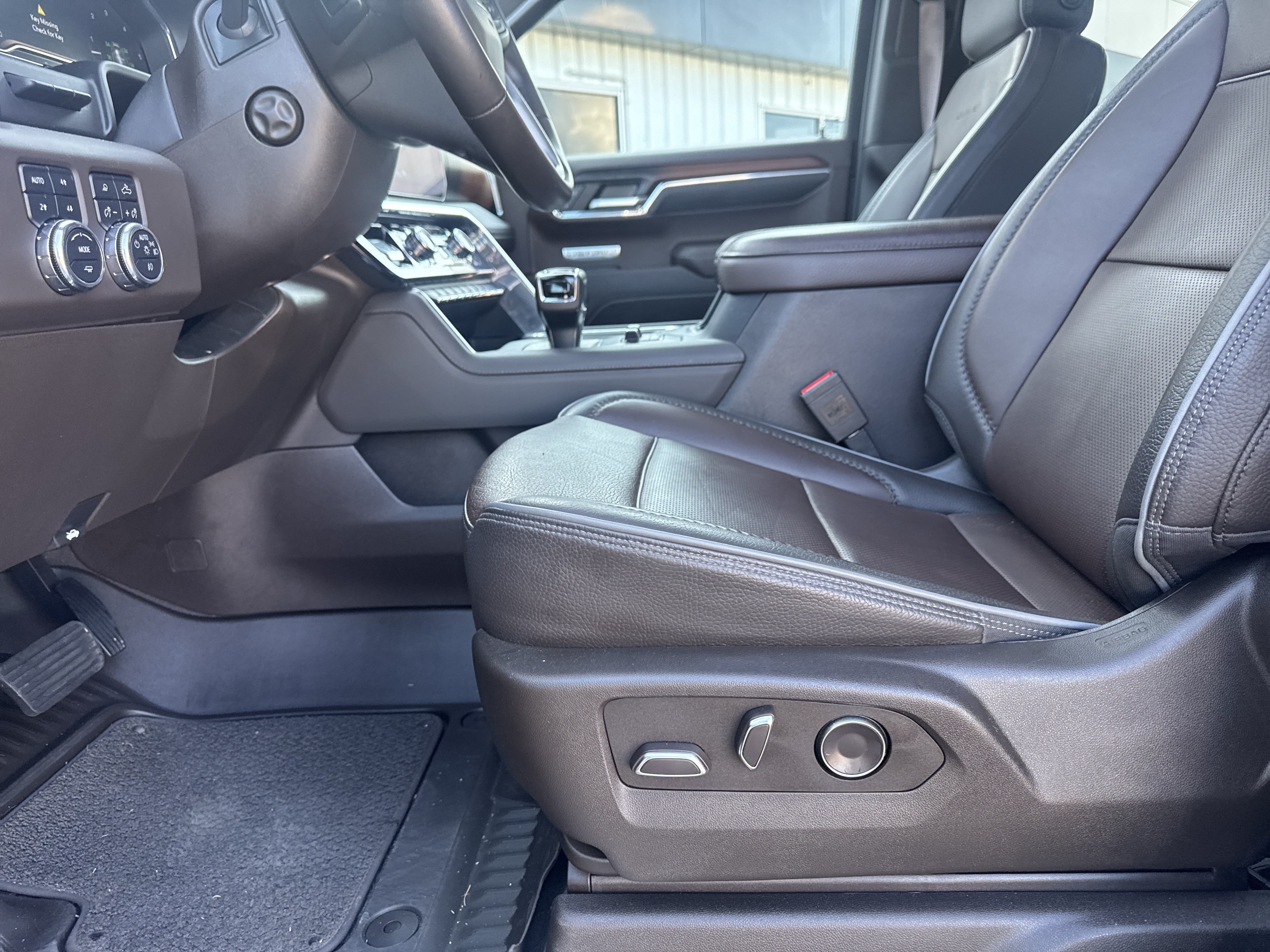 Used 2024 GMC Sierra 1500 Denali w/ Denali Reserve Package AWD/4WD image 8